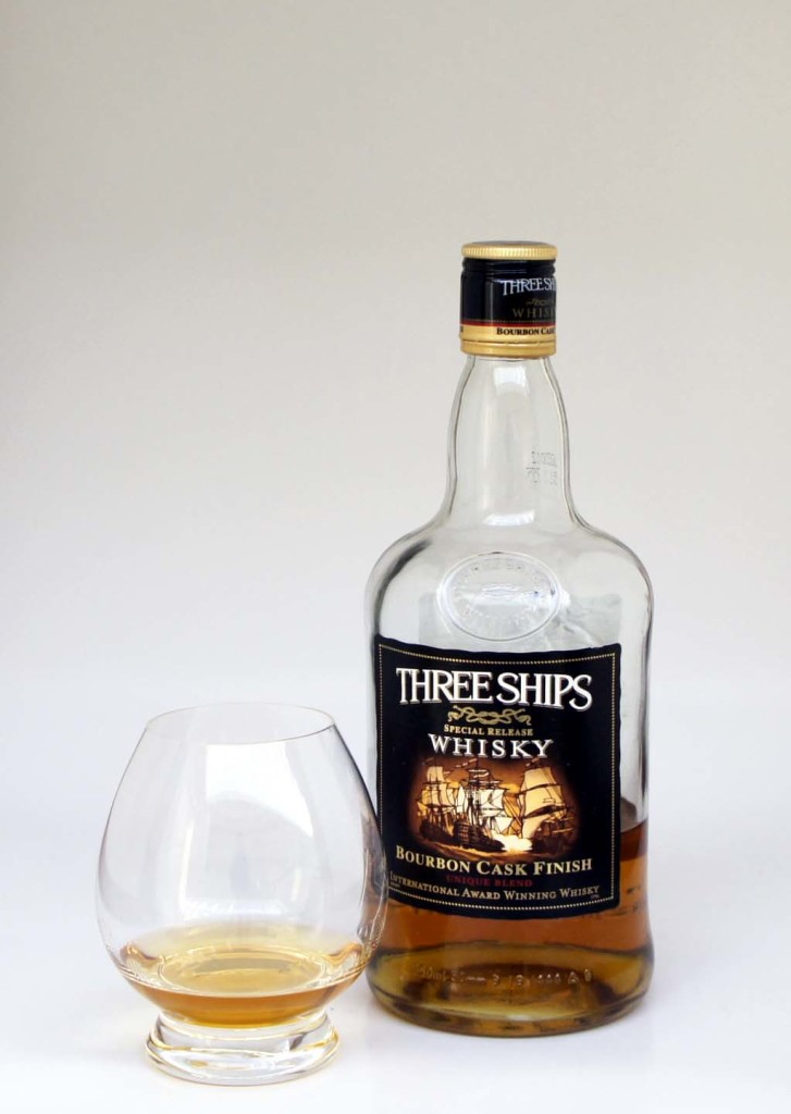 Review and tasting notes T Three Ships Bourbon Finish blended whisky with glass 