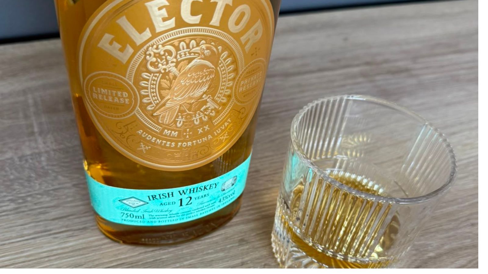 Elector 12 yo Irish Whiskey with glass