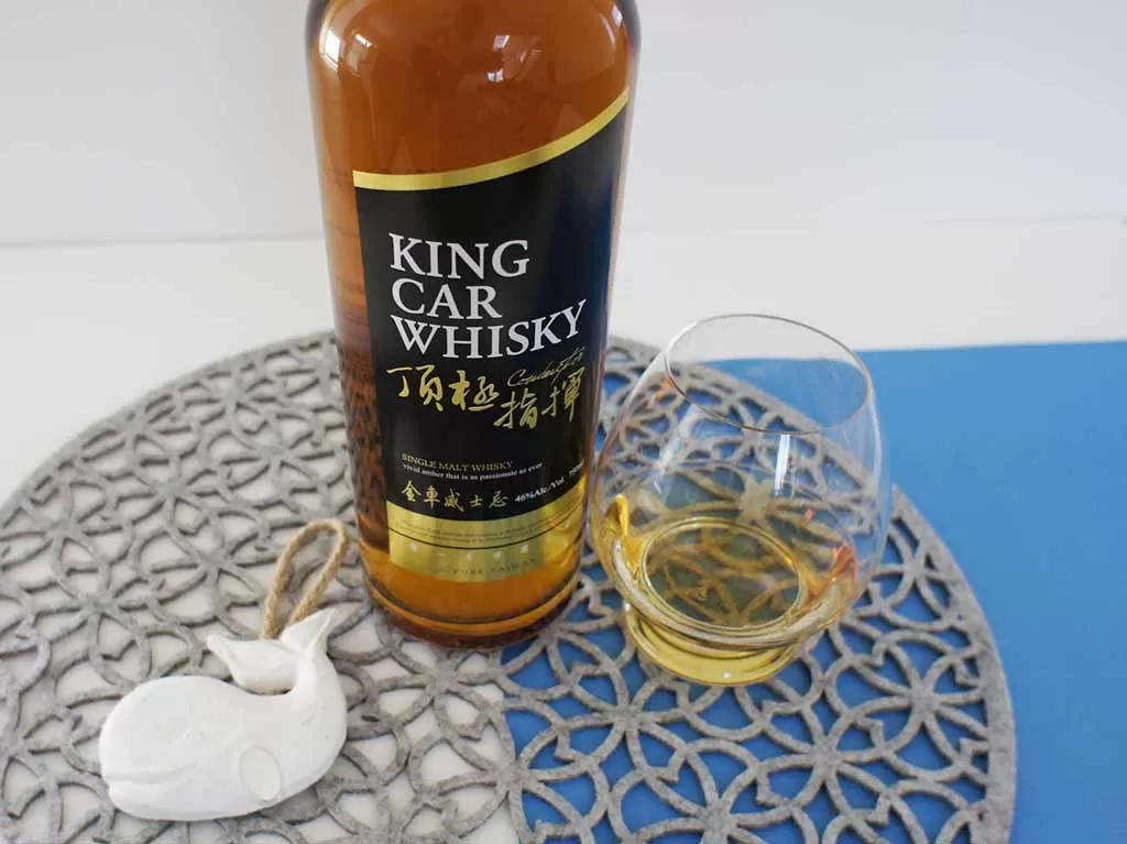 Review and tasting notes King Kar Conductor single malt whisky Kavalan with glass