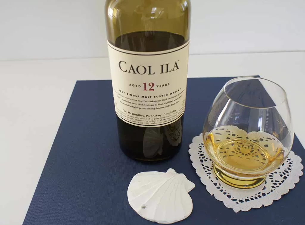 Review and tasting notes Caol Ila 12 yo single malt whisky with glass
