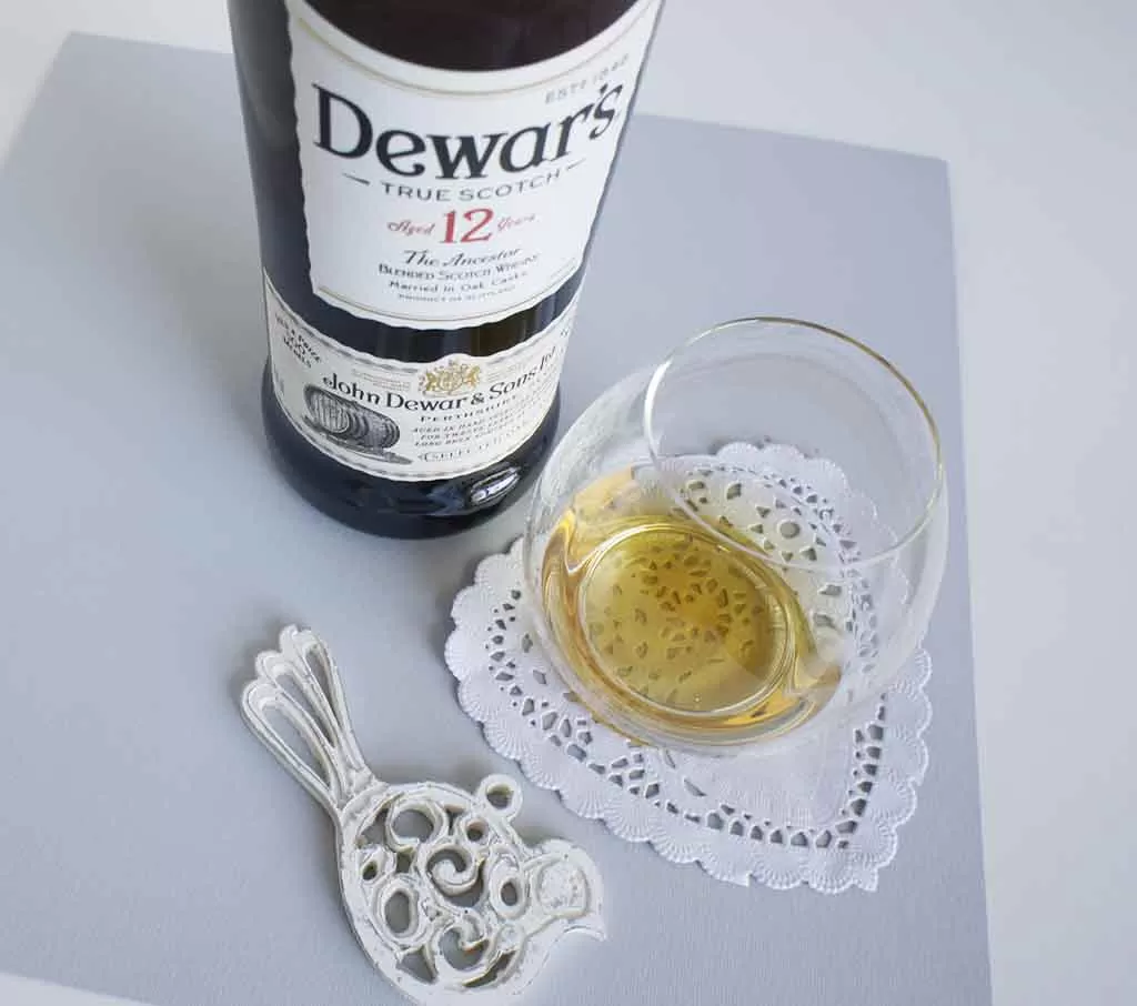 Review and tasting notes Dewar's 12 yo blended whisky Dewars 12yo with glass Dewars 12 yo