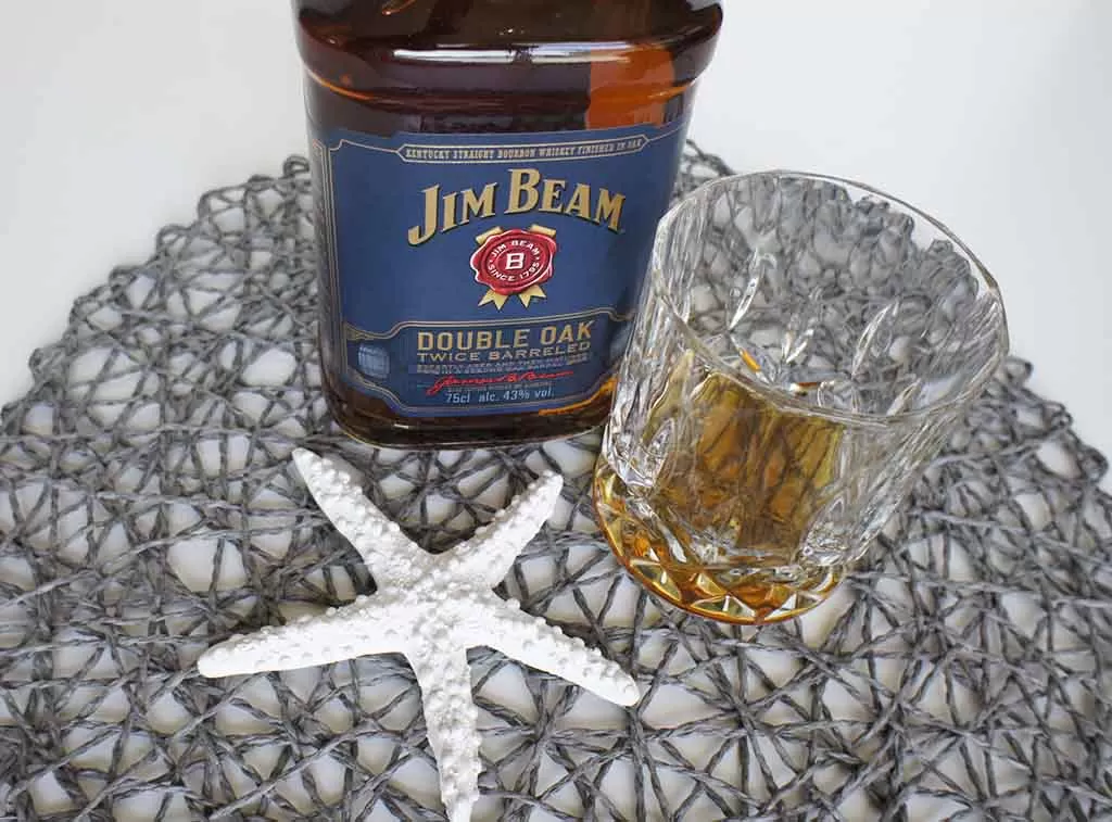 Review and tasting notes Jim Beam Double oak bourbon whiskey with glass