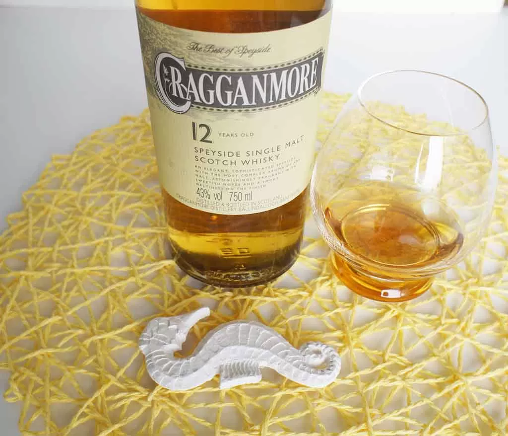 Review and tastin gnotes Cragganmore 12 yo single malt whisky with glass