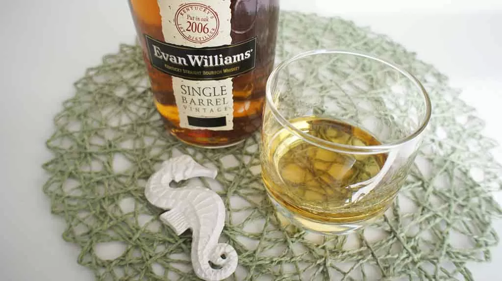 Review and tasting notes Evan Williams Evan Williams Single Barrel Bourbon whiskey 2006 Vintage with glass Elijah Craig 12 yo vs Evan Williams Single Barrel