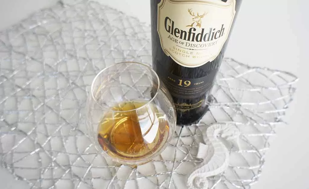 Review and tasting notes Glenfiddich Age of Discovery 19 yo Madeira Cask finish single malt whisky with glass Glenfiddich Age of Discovery