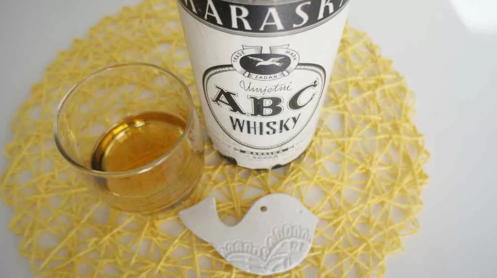 Review and tasting notes Maraska ABC whisky with glass