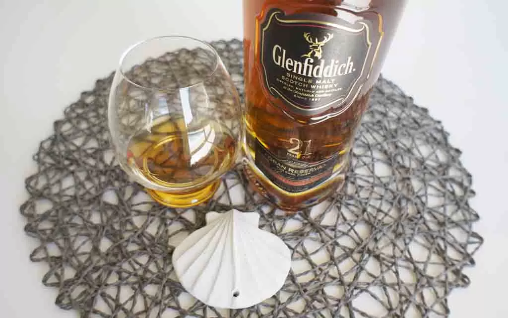 Review and tasting notes Glenfiddich Gran Reserva 21 yo single malt whisky with glass b 