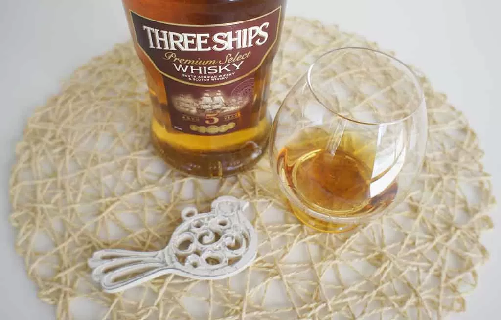 Review and Tastig notes for the Three Ships 5 yo Premium Select with glass