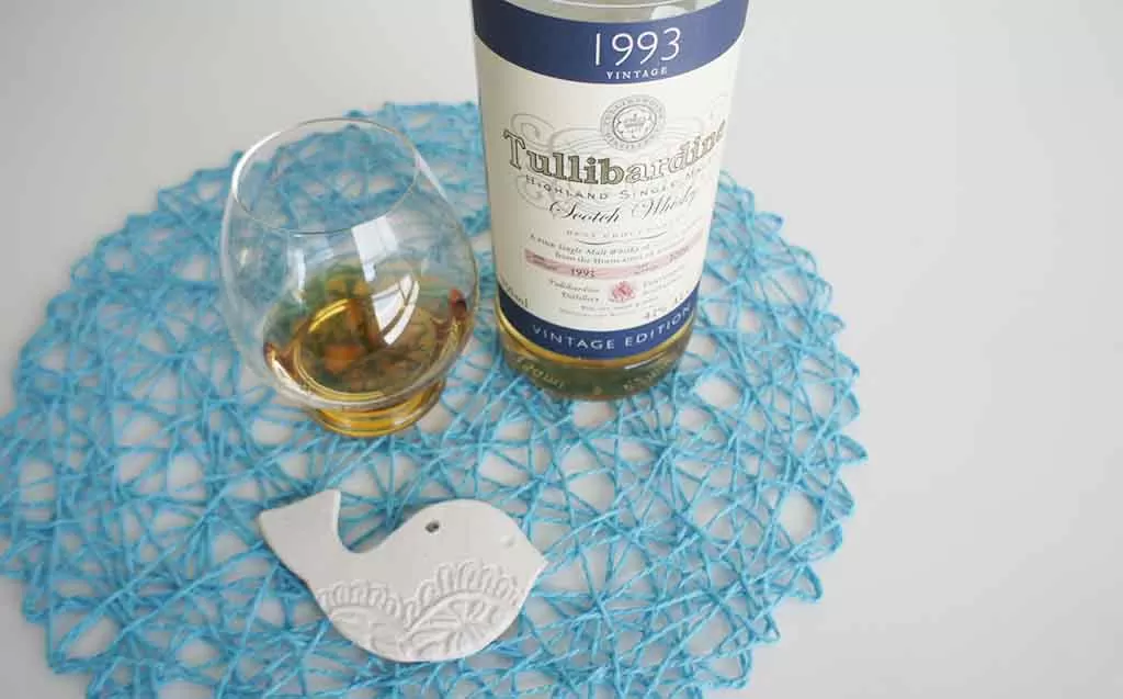 Tasting notes and Review of Tullibardine 1993 Vintage Edition single malt whisky with glass