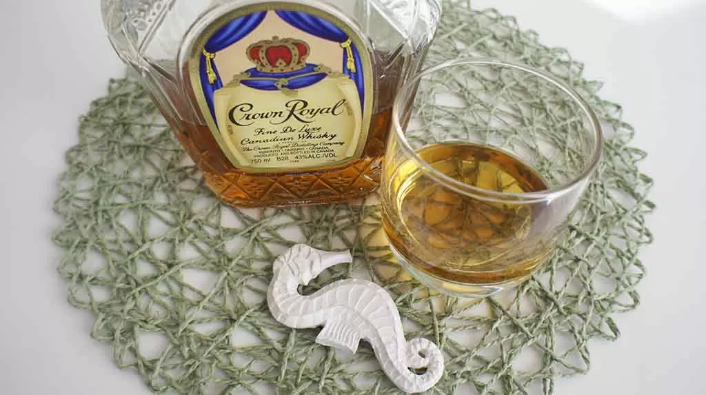 Crown Royal Deluxe blended whisky with glass b