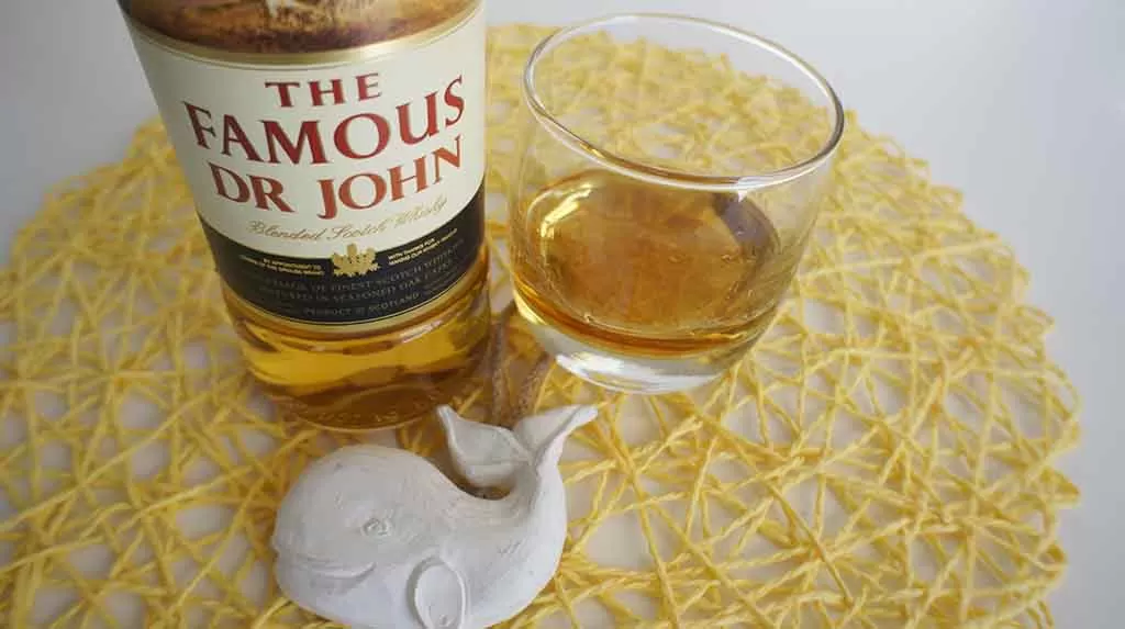 The Famous Grouse Blended whisky with glass b