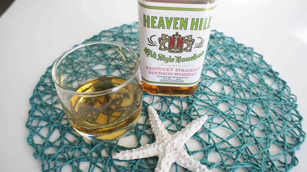 Review and tasting notes Heaven Hill Bourbon whiskey with glass