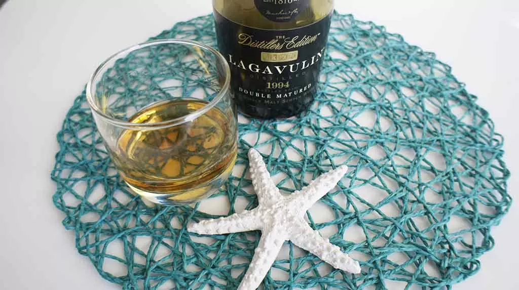 Review and tasting notes Lagavulin Distillers Edition 1994 whisky with glass