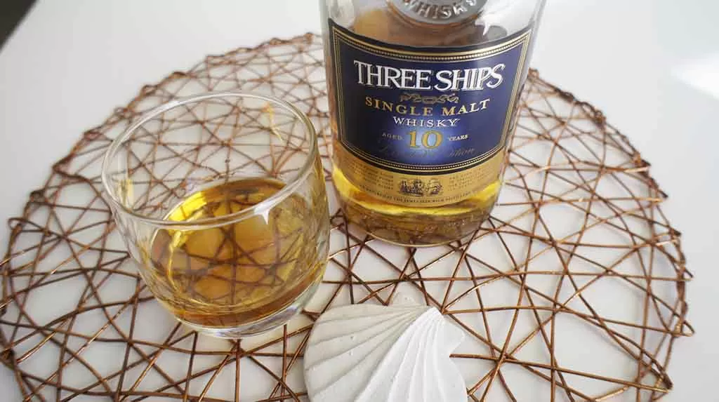 Review and tasting notes Three Ships 10 yo Single Malt Whisky with glass