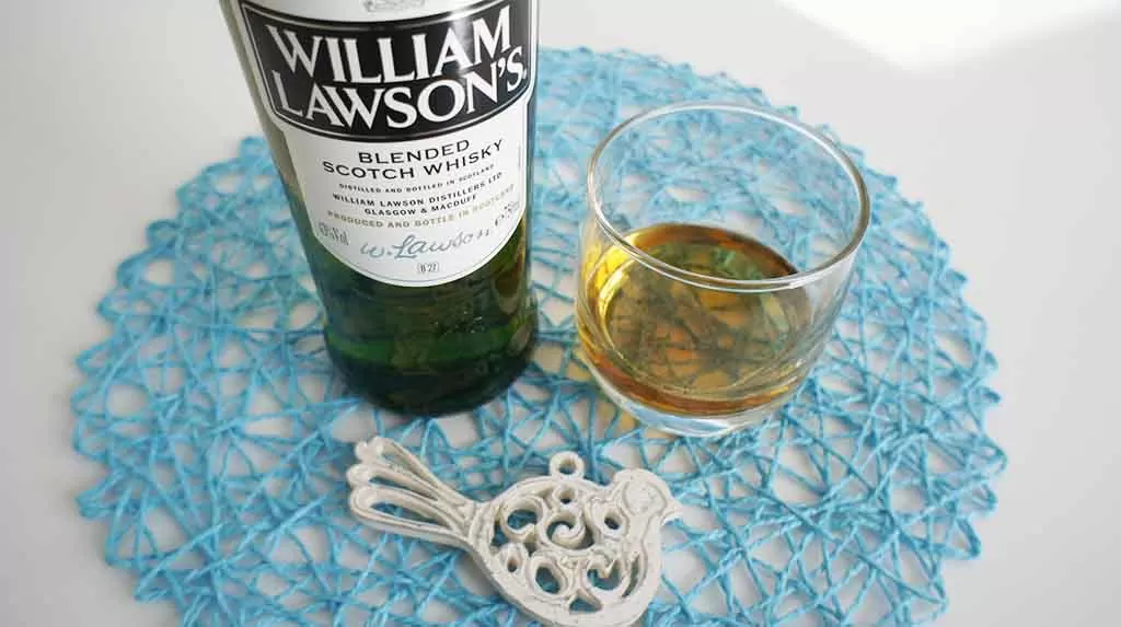Review and tasting notes William Lawson's blended whisky with glass