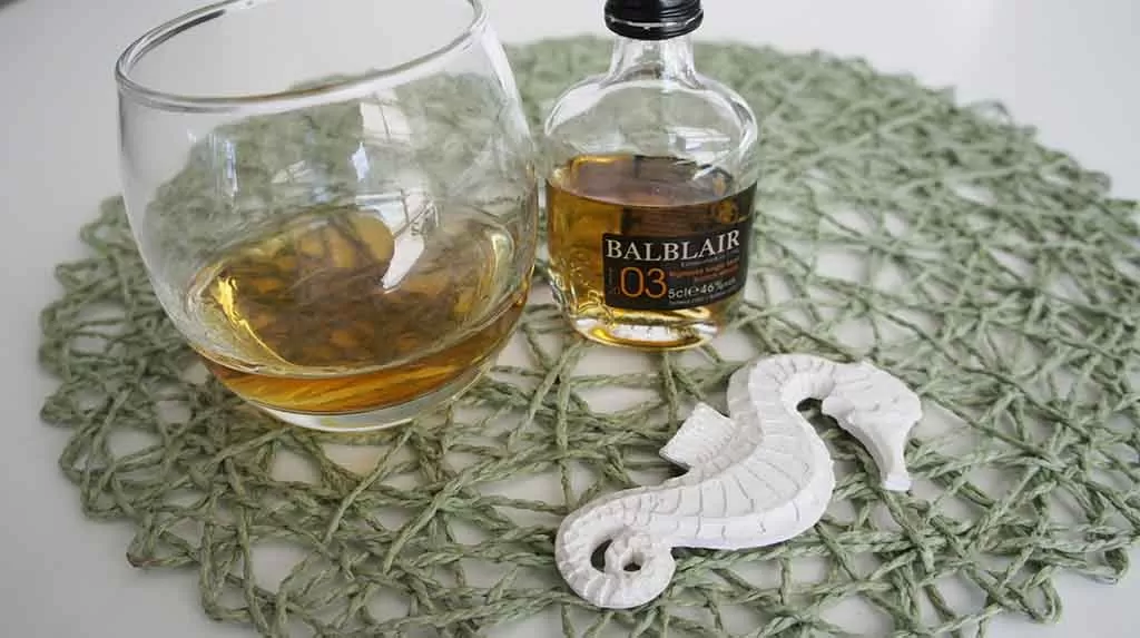 Review and tasting notes Balblair 03 Vintage single malt whisky with glass