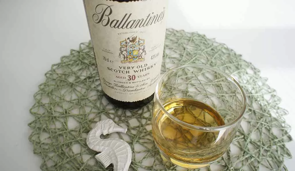 Review and tasting notes Ballantine's 30 yo Blended very old Scotch whisky with glass