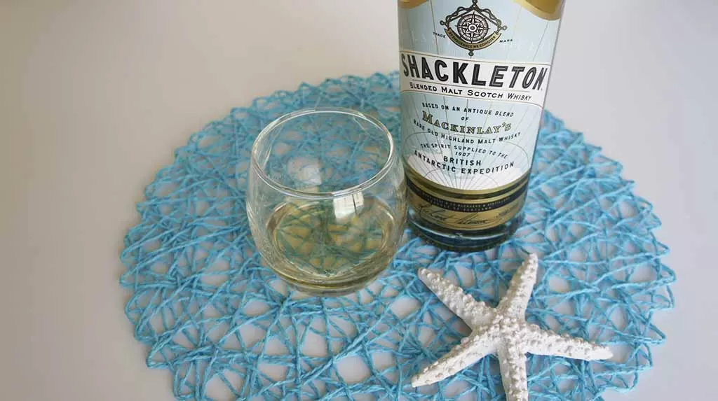 Review and tasting notes Shackleton whisky with glass