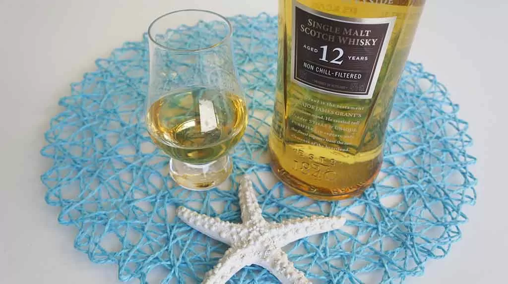 Review and tastingnotes Glen Grant 12 yo non chill filtered whisky with glass