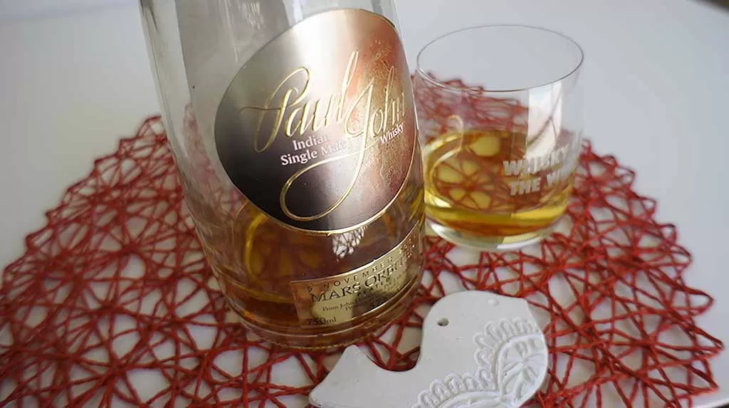 Review and tastingnotes for the Paul John Mars Orbiter peated whisky with glass