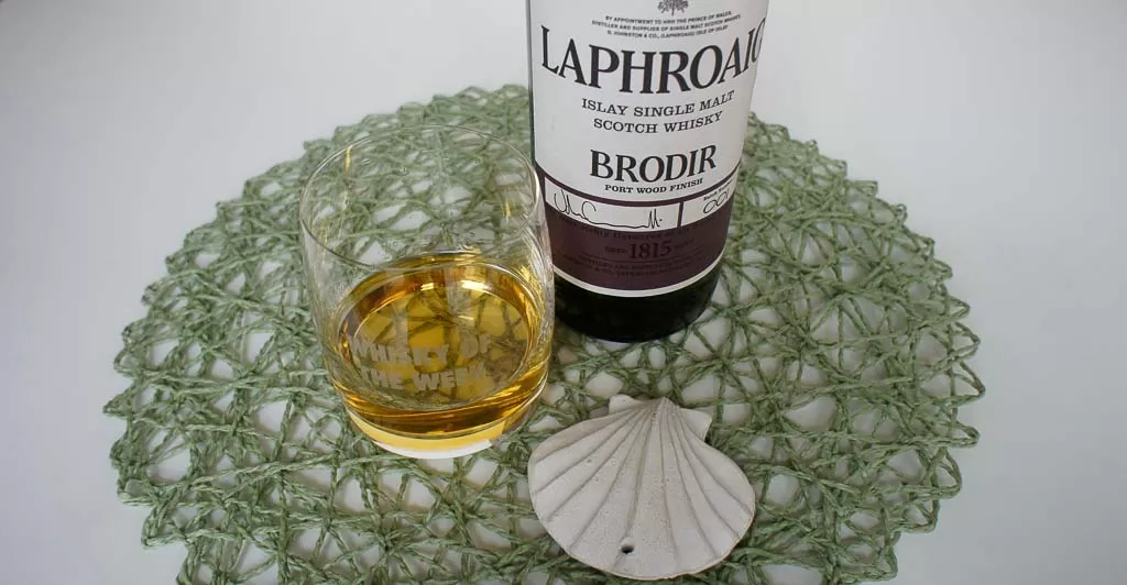 review and tasting notes Laphroaig Brodir whisky with glass