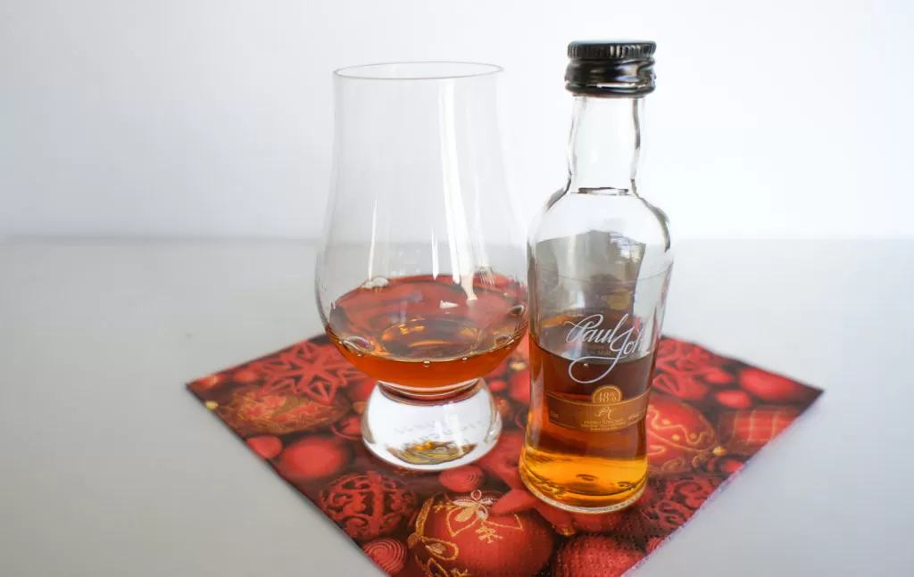 Paul John Pedro Ximénez Select Cask Whiskyy with glass