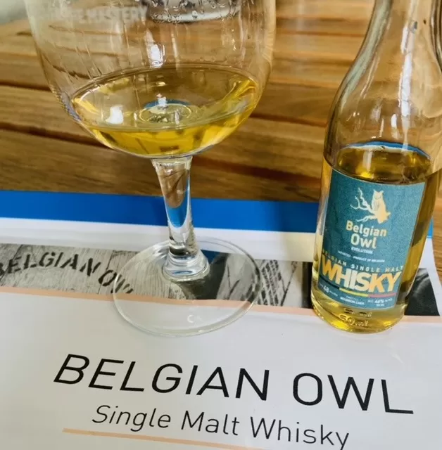 Belgian Owl Evolution whisky with glass