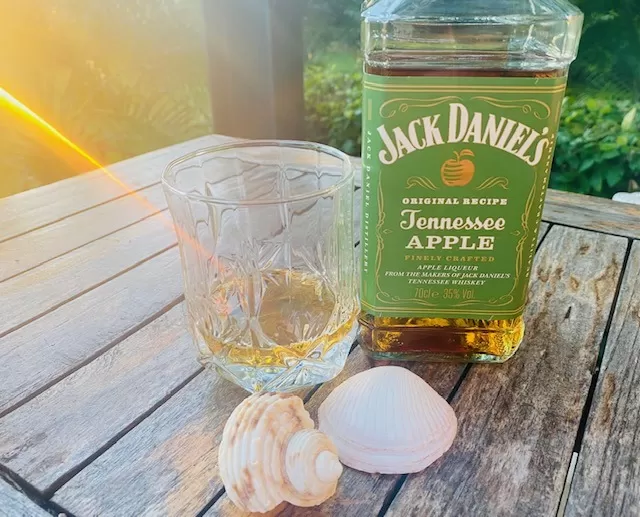 Jack Daniels apple with glass