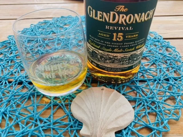 Glendronach 15 year old Revival whisky with glass