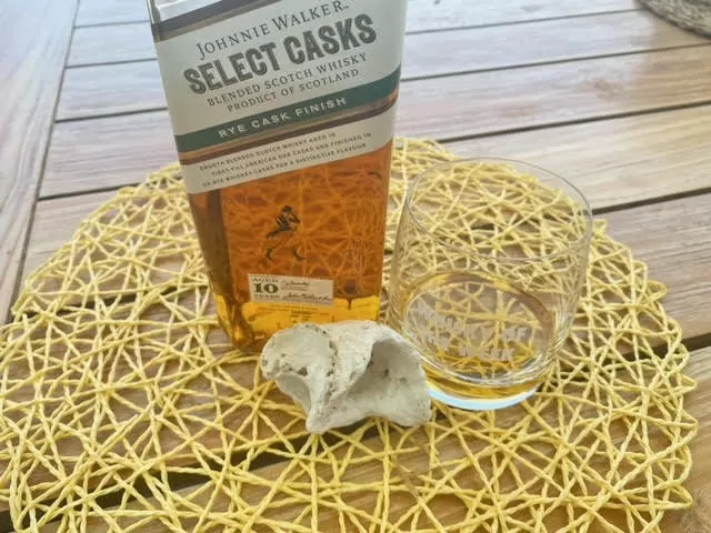 Johnnie Walker Select Cask 10 yo rye cask finish with glass