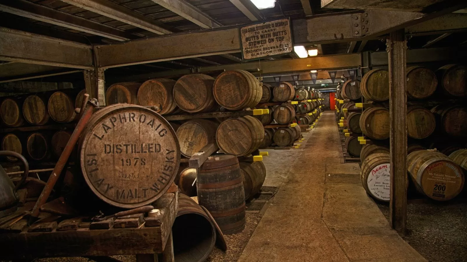 Laphroaig 10 year old vs Quarter Cask Whisky