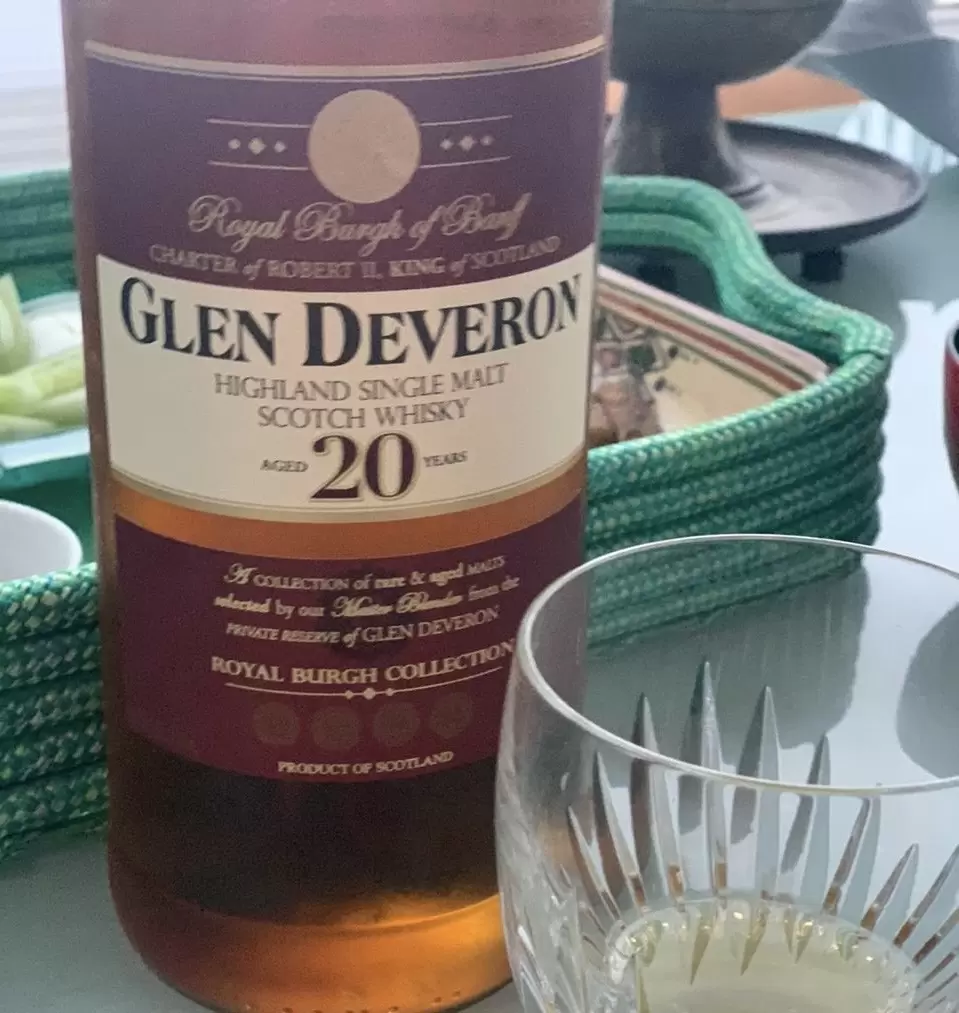 Review and tasting notes for the Glen Deveron 20 year old single malt HIGHLAND SCOTCH whisky in a glass