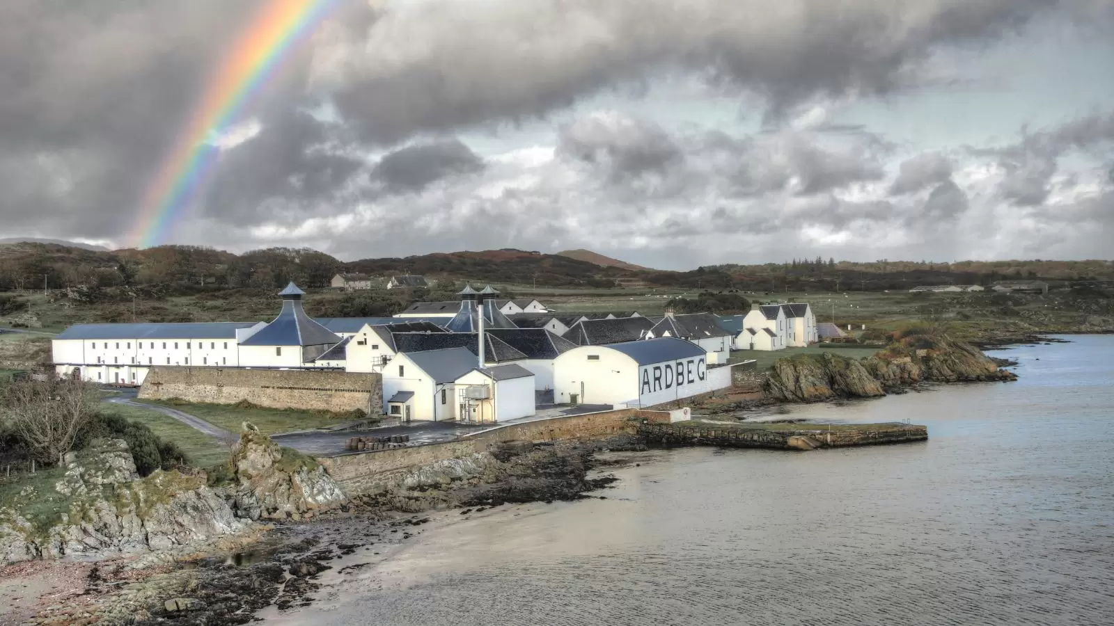 ardbeg 10 vs Coal ila 12 yo whisky